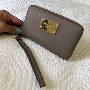 Authentic Michael Kors wristlet